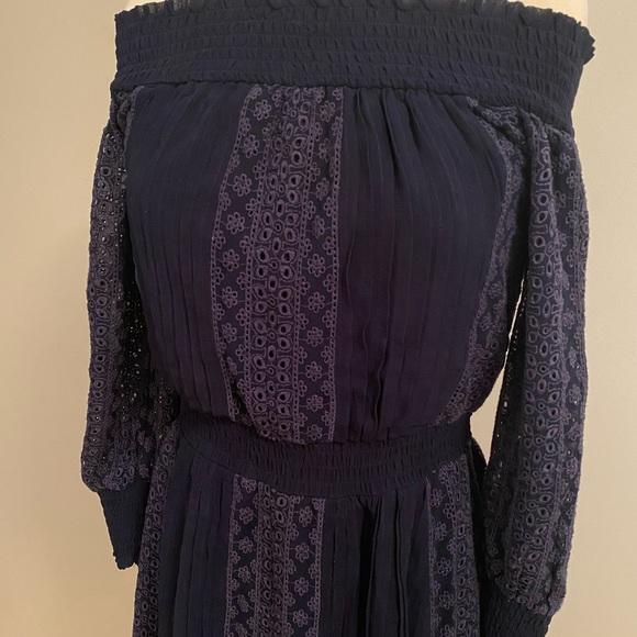 Alive + Olivia Pammy Eyelet dress NWT - Picture 6 of 9